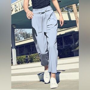 Athleta Skyline Pants II in Light Blue Paperbag Belt Lightweight Trousers Size 2